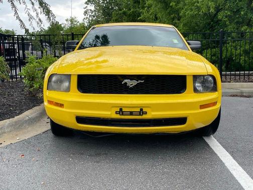 2005 Ford Mustang Deluxe