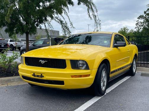 2005 Ford Mustang Deluxe