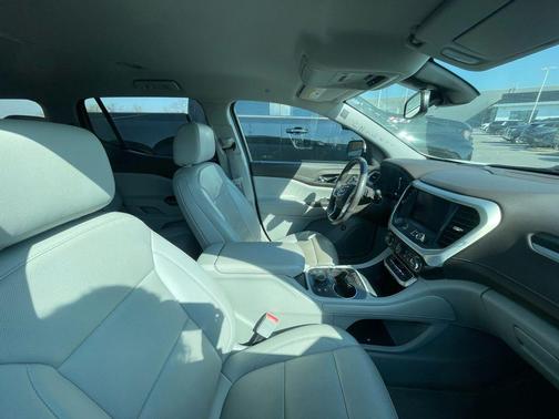 2022 GMC Acadia FWD SLT