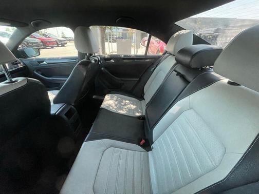 Platinum Gray Metallic 2015 Volkswagen Jetta 1.8T Sport