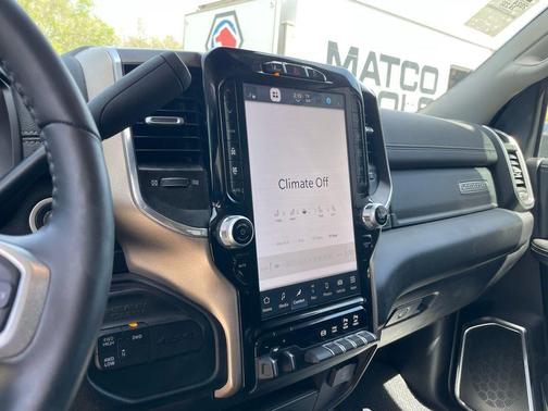 2024 RAM 2500 Laramie Crew Cab 4x4 6'4' Box