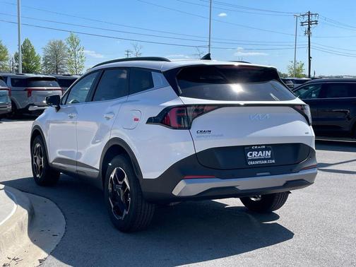 White Pearl 2026 Kia Sportage EX