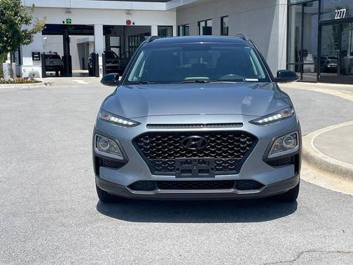 Silver / Black 2018 Hyundai KONA SEL