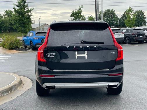 Onyx Black Metallic 2020 Volvo XC90 T5 Momentum