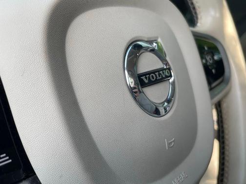 Onyx Black Metallic 2020 Volvo XC90 T5 Momentum