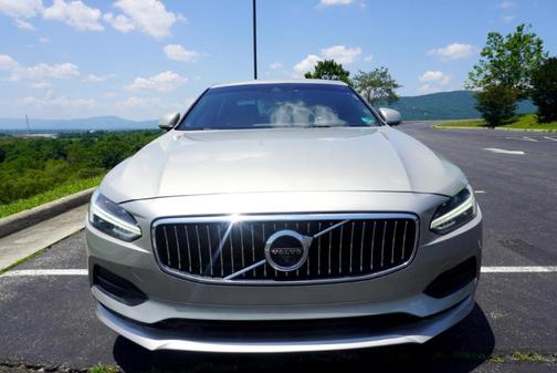 2018 Volvo S90 T6 Momentum