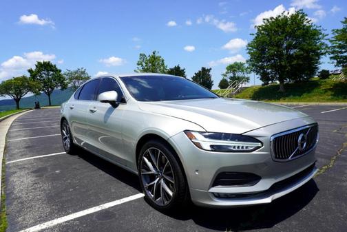 2018 Volvo S90 T6 Momentum
