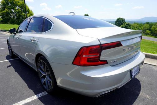 2018 Volvo S90 T6 Momentum