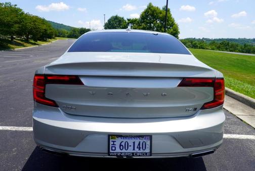2018 Volvo S90 T6 Momentum
