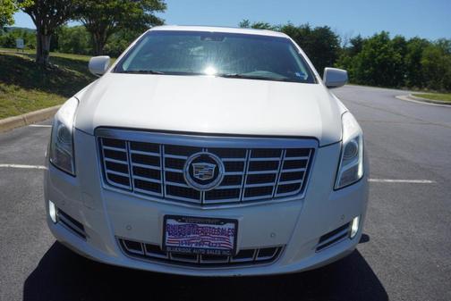 White 2013 Cadillac XTS Luxury