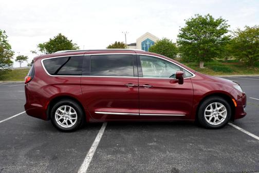 2020 Chrysler Pacifica Touring-L