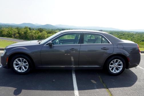 2015 Chrysler 300 Limited
