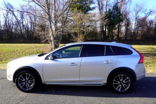 2018 Volvo V60 Cross Country T5