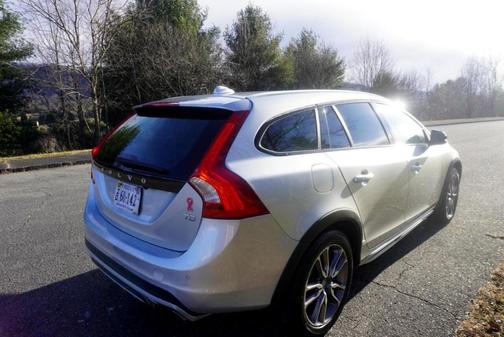 2018 Volvo V60 Cross Country T5