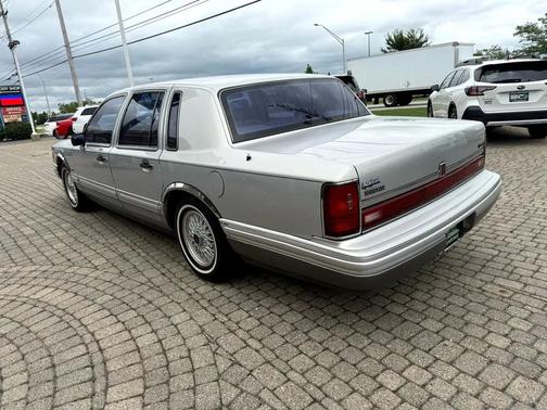 1992 Lincoln Town Car Signature