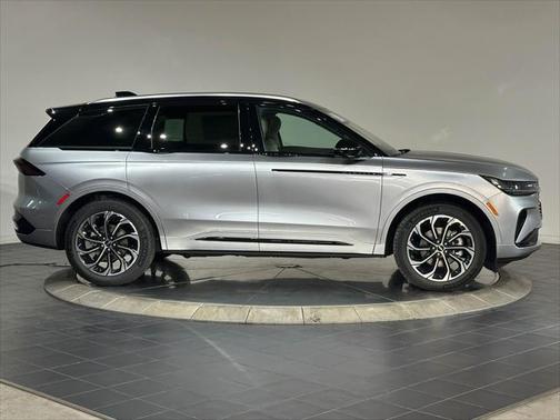 2025 Lincoln Nautilus Reserve