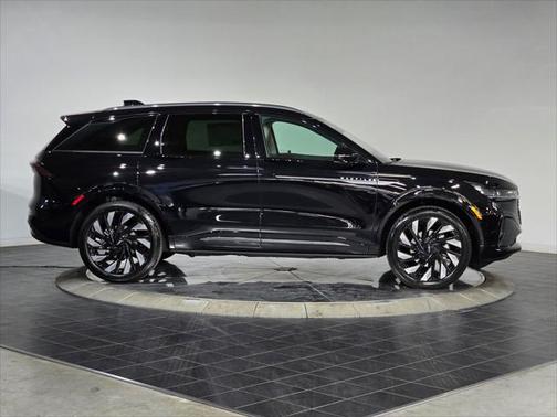2025 Lincoln Nautilus Reserve