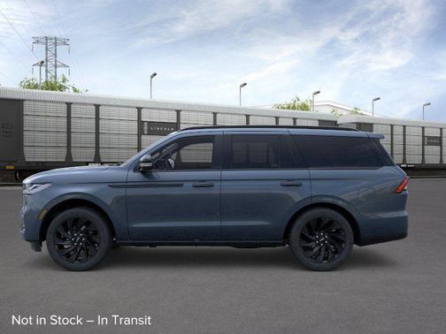Flight Blue Metallic Clearcoat 2026 Lincoln Navigator Reserve