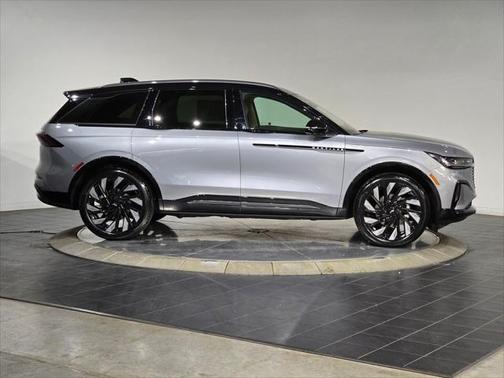 2025 Lincoln Nautilus Reserve