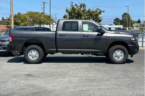 2024 RAM 2500 Tradesman Crew Cab 4x4 6'4' Box