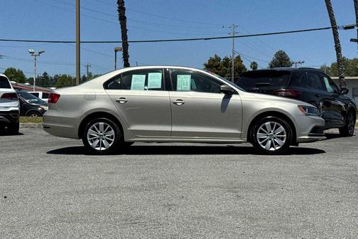 Gold 2015 Volkswagen Jetta Auto SE w/Connectivity
