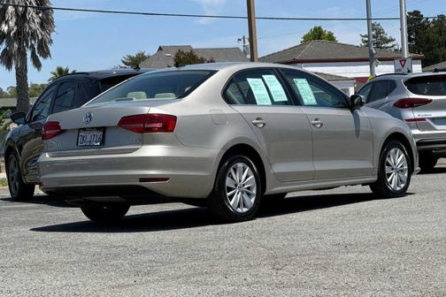 Gold 2015 Volkswagen Jetta Auto SE w/Connectivity