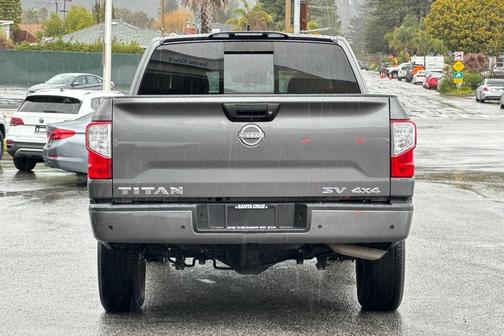 2023 Nissan Titan SV