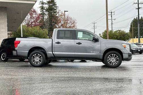 2023 Nissan Titan SV