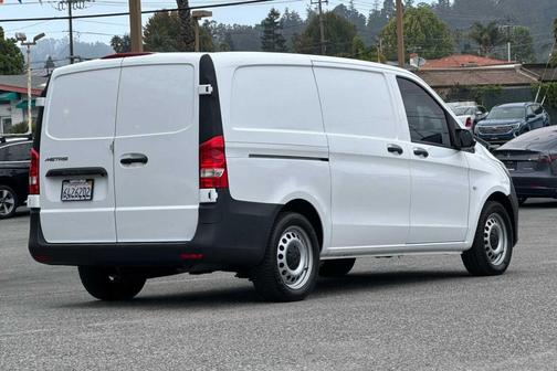 2017 Mercedes-Benz Metris Base