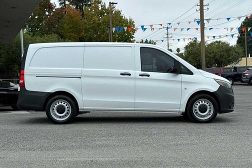 2017 Mercedes-Benz Metris Base