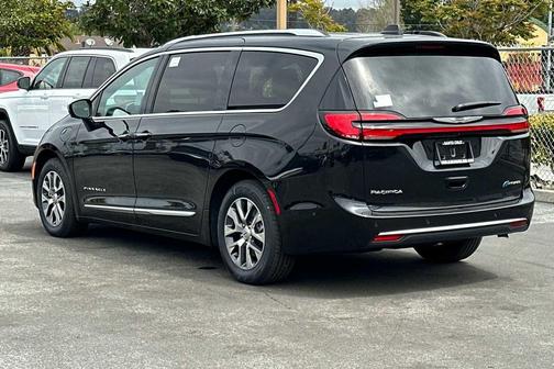 2023 Chrysler Pacifica L