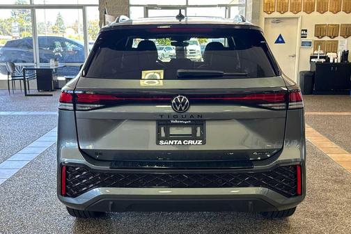 2025 Volkswagen Tiguan 2.0T SE R-Line Black 4MOTION