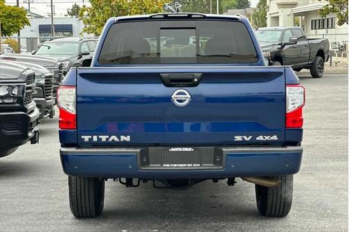 2022 Nissan Titan SV