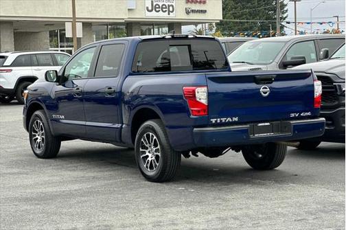2022 Nissan Titan SV