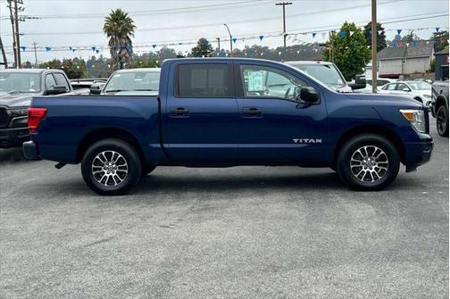 2022 Nissan Titan SV