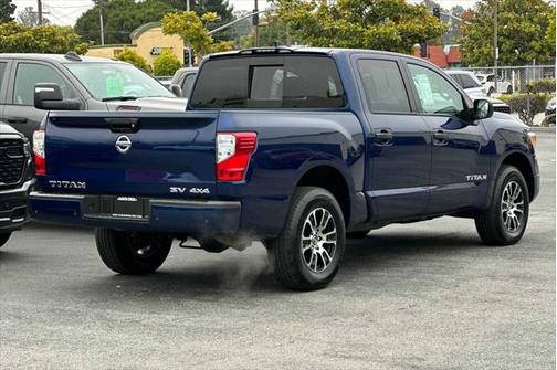 2022 Nissan Titan SV