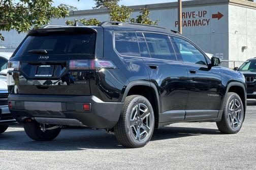 Diamond Black Crystal Pearlcoat 2026 Jeep Cherokee Limited