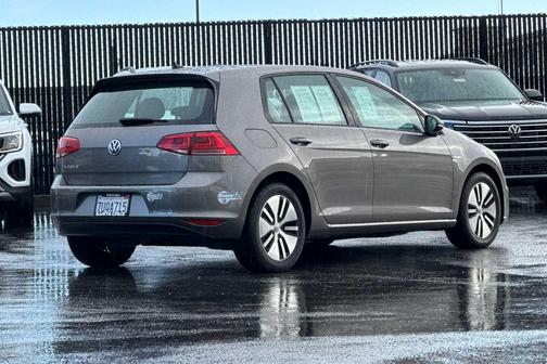 2016 Volkswagen e-Golf SE