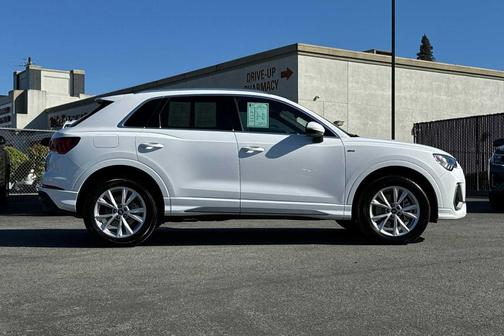 2024 Audi Q3 Premium 45 TFSI S line quattro Tiptronic