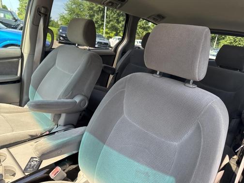 2004 Toyota Sienna LE