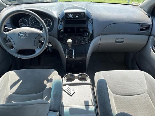 2004 Toyota Sienna LE