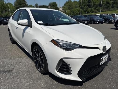 Super White 2017 Toyota Corolla SE