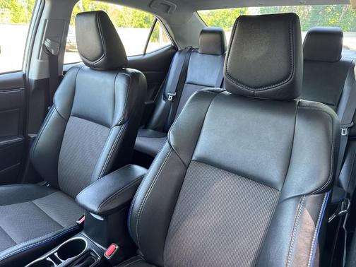 Super White 2017 Toyota Corolla SE