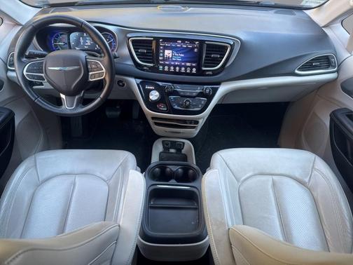 2018 Chrysler Pacifica Hybrid Touring L