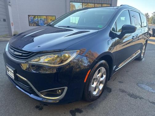 2018 Chrysler Pacifica Hybrid Touring L