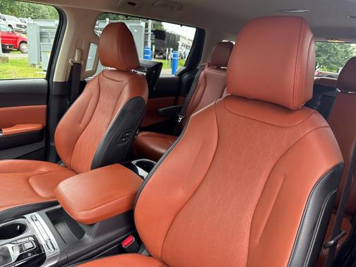 2022 Kia Carnival SX