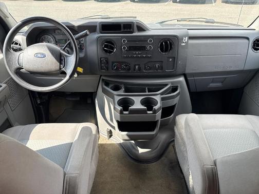 2014 Ford E350 Super Duty XLT