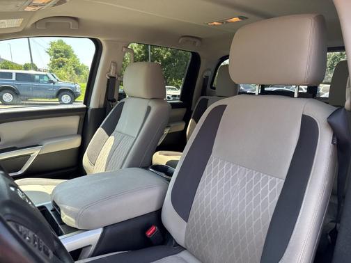 2021 Nissan Titan SV