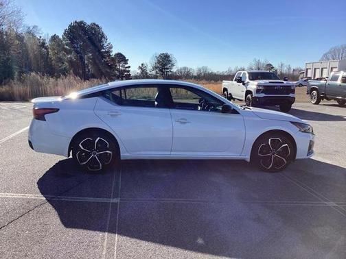 2023 Nissan Altima SR Intelligent AWD