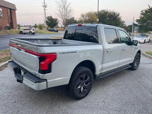 2023 Ford F-150 Lightning LARIAT